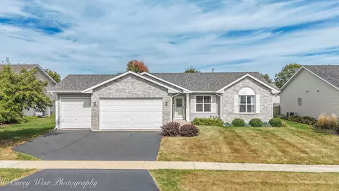 2042 Lafayette Dr, Belvidere, IL 61008