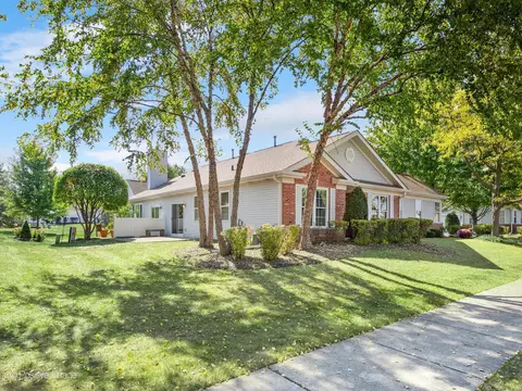 21535 W Empress Ln, Plainfield, IL 60544 photo 2