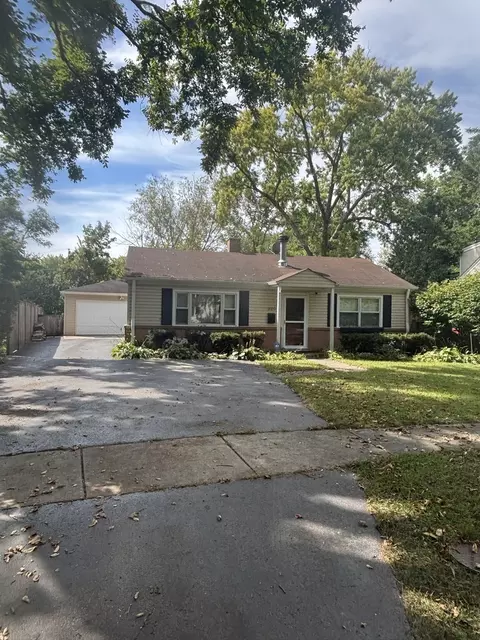 926 Cedar St, Deerfield, IL 60015