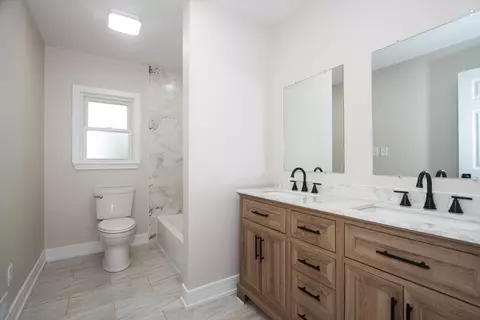 Bath - 6212 Meyer Rd, Marengo, IL 60152 photo 2 of 3