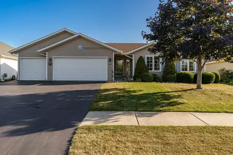 3045 Derbyshire Dr, Machesney Park, IL 61115