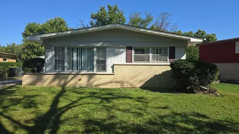 220 N Park Dr, Glenwood, IL 60425