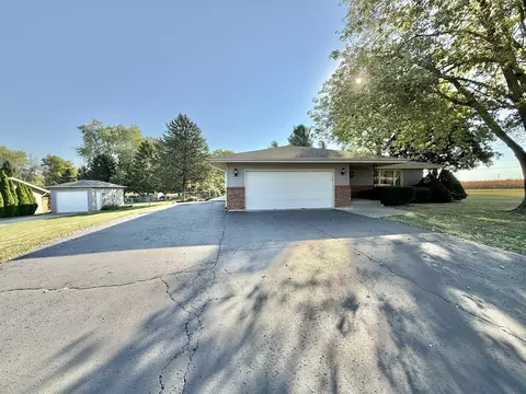 1470 Lamson Dr, Winnebago, IL 61088