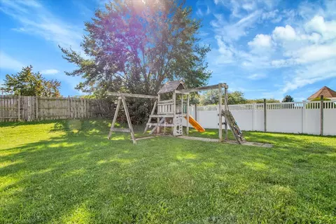 Exterior - 663 Primrose Ln, Matteson, IL 60443 photo 2 of 8