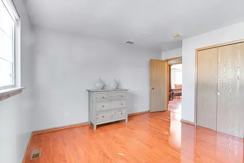 Bedroom - 663 Primrose Ln, Matteson, IL 60443 photo 4 of 9