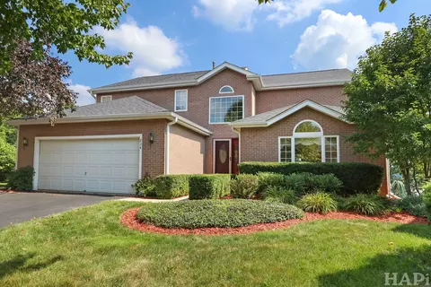 234 N Crooked Lake Ln, Lindenhurst, IL 60046
