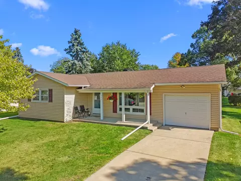 1003 N Hayes St N, Harvard, IL 60033