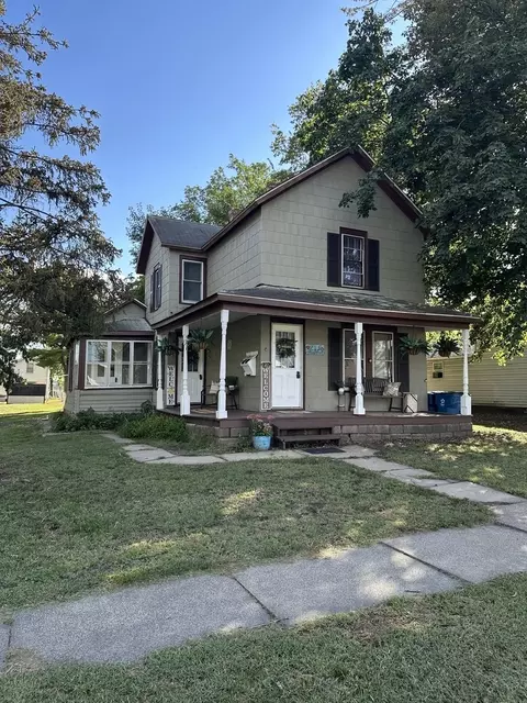 215 E Waupansie St, Dwight, IL 60420