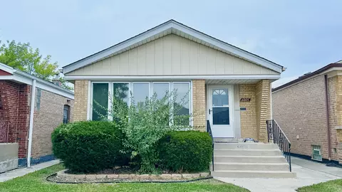 6005 S Menard Ave, Chicago, IL 60638