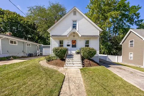 217 N 6th St, Saint Charles, IL 60174