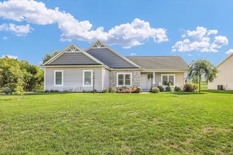 1734 S Stone Creek Blvd, Urbana, IL 61802