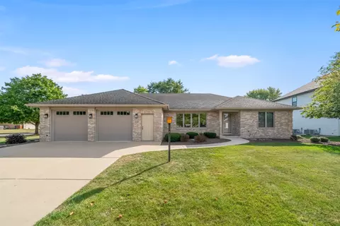 650 Meadow Ln, Hinckley, IL 60520