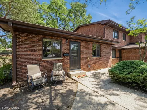 1101 Geneva Ln #B, Lake Zurich, IL 60047