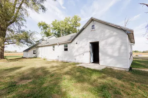 Exterior - 2060 W 5000s Rd, Chebanse, IL 60922 photo 7 of 19