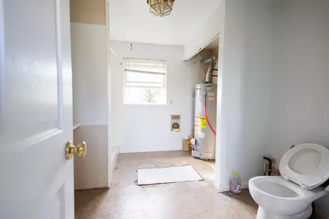Bath - 2060 W 5000s Rd, Chebanse, IL 60922 photo 1 of 2