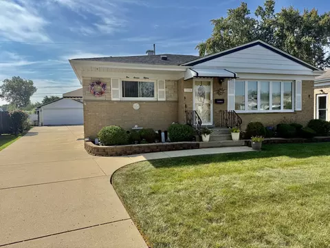 11115 Shelley St, Westchester, IL 60154