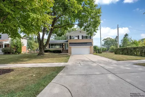 633 S George St, Mount Prospect, IL 60056
