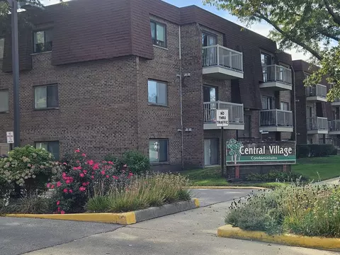 701 W Central Rd #B3, Mount Prospect, IL 60056