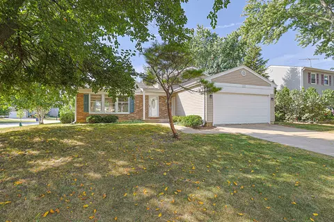 1901 Kingsley Dr, Schaumburg, IL 60194