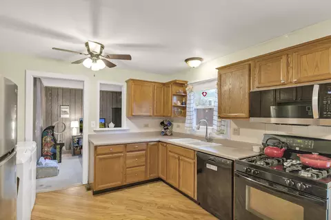 Kitchen - 123 Wallace St, Bartlett, IL 60103 photo 2 of 3