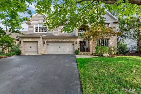 4 Point O Woods Ct, Lake In The Hills, IL 60156