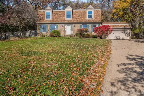 40 W440 Winchester Way, Saint Charles, IL 60175