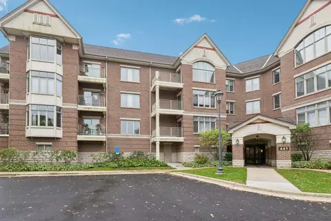 445 Village Green Ct #201, Lincolnshire, IL 60069