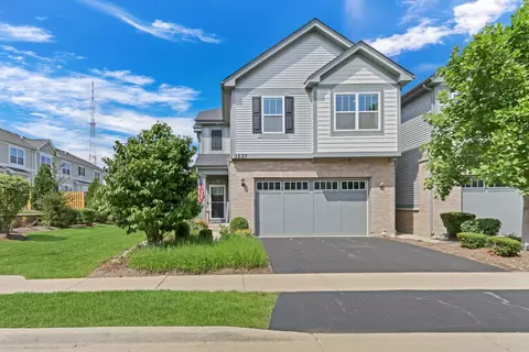 3227 N Heritage Ln, Arlington Heights, IL 60004