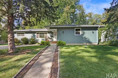 4604 Sussex Dr, Mchenry, IL 60050