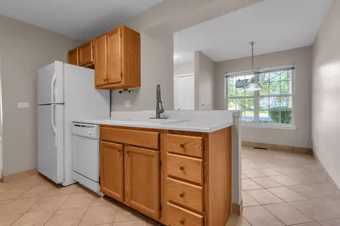 330 Ashford Cir #4, Bartlett, IL 60103 photo 5