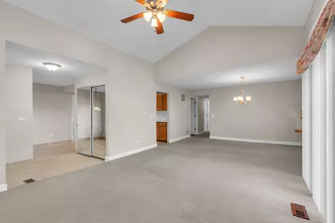 330 Ashford Cir #4, Bartlett, IL 60103 photo 11