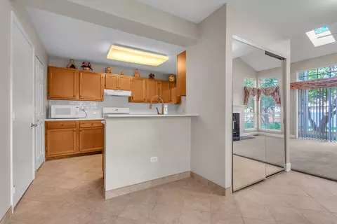 330 Ashford Cir #4, Bartlett, IL 60103 photo 9