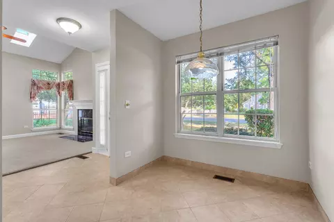 330 Ashford Cir #4, Bartlett, IL 60103 photo 8