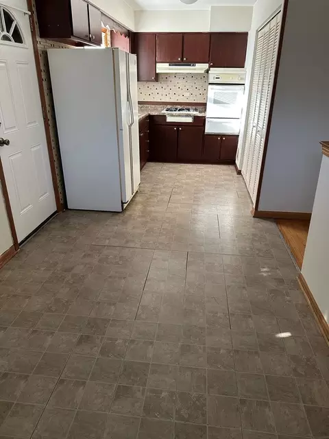 Kitchen - 404 Emmerson Ave, Itasca, IL 60143 photo 1 of 1