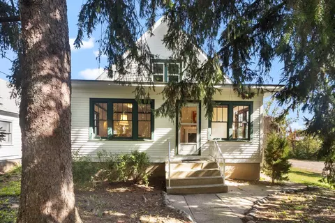 824 Washington St, Woodstock, IL 60098