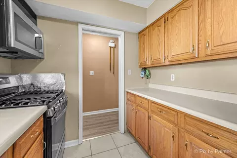 Kitchen - 1103 Lawrence Ave, Elgin, IL 60123 photo 3 of 4
