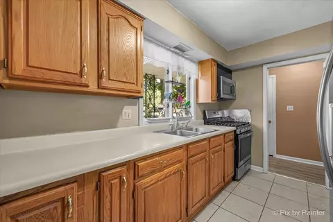 Kitchen - 1103 Lawrence Ave, Elgin, IL 60123 photo 4 of 4