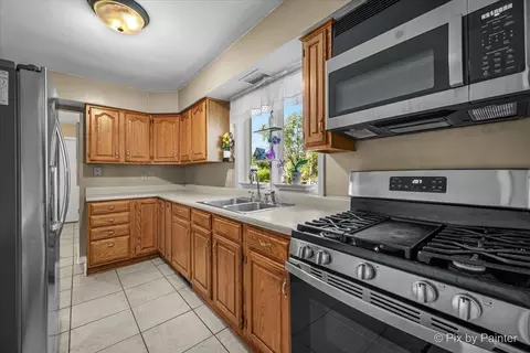 Kitchen - 1103 Lawrence Ave, Elgin, IL 60123 photo 2 of 4