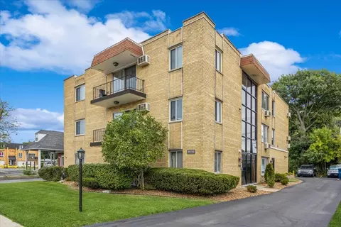 9821 S Cicero Ave S #8, Oak Lawn, IL 60453