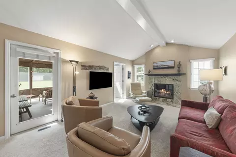 Living - 1840 Glencoe St, Wheaton, IL 60187 photo 2 of 3