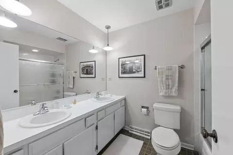 Bath - 1840 Glencoe St, Wheaton, IL 60187 photo 4 of 4