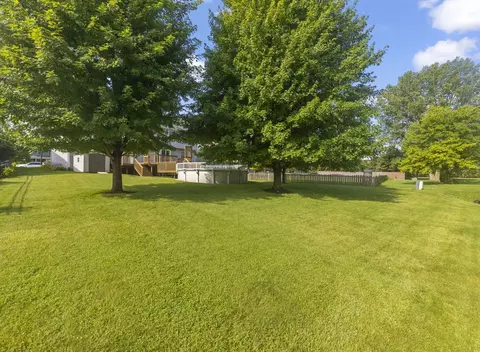 Exterior - 129 Devonshire Dr, Dekalb, IL 60115 photo 4 of 5