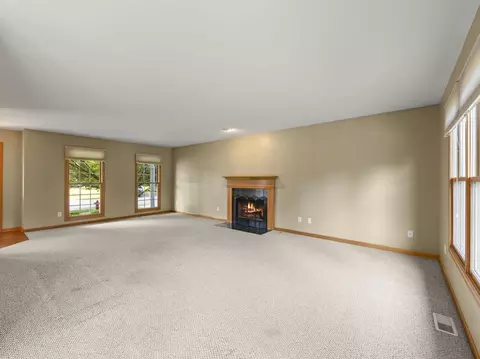 Living - 129 Devonshire Dr, Dekalb, IL 60115 photo 1 of 5