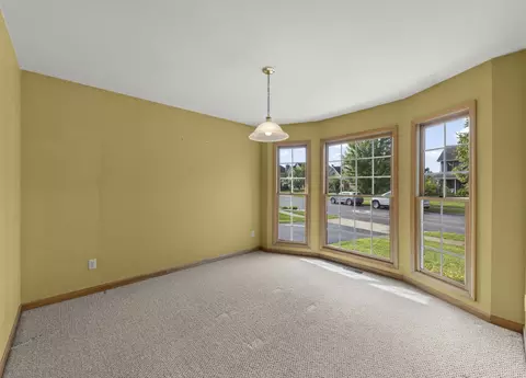 Living - 129 Devonshire Dr, Dekalb, IL 60115 photo 4 of 5