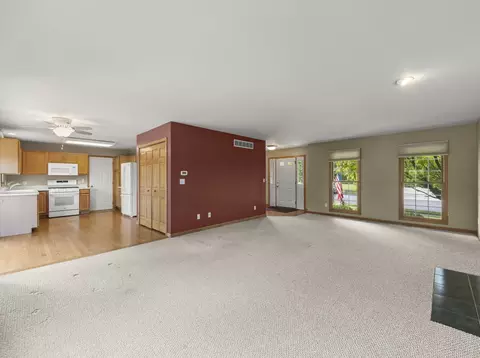 Living - 129 Devonshire Dr, Dekalb, IL 60115 photo 3 of 5