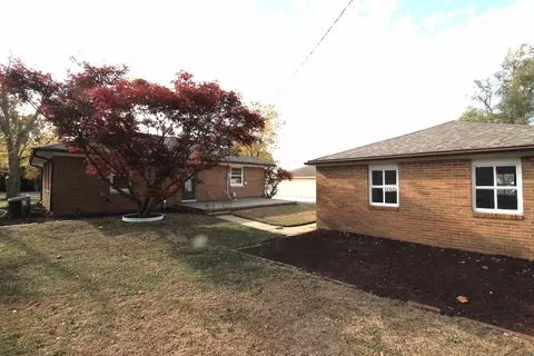 Exterior - 108 E Gridley Rd, Gridley, IL 61744 photo 3 of 4