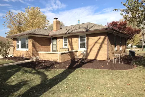 Exterior - 108 E Gridley Rd, Gridley, IL 61744 photo 2 of 4