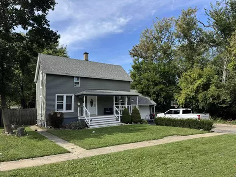 935 Marvel Ave, Woodstock, IL 60098