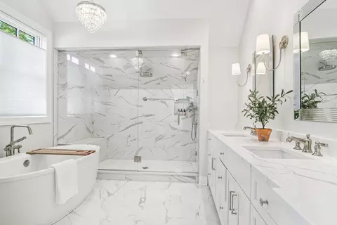 Bath - 302 E Hillside Ave, Barrington, IL 60010 photo 2 of 6