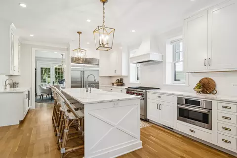 Kitchen - 302 E Hillside Ave, Barrington, IL 60010 photo 2 of 5